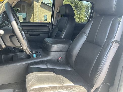 Used 2014 Chevrolet Silverado 2500 LT w/ Z71 Appearance Package AWD/4WD image 9