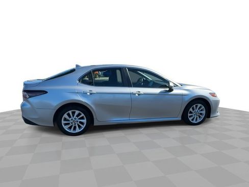 Used 2022 Toyota Camry LE FWD image 9