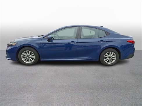 Used 2025 Toyota Camry LE image 7
