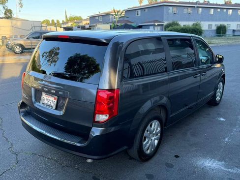 Used 2019 Dodge Grand Caravan SE image 14