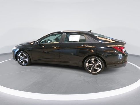 Used 2023 Hyundai Elantra SEL w/ Convenience Package FWD image 8