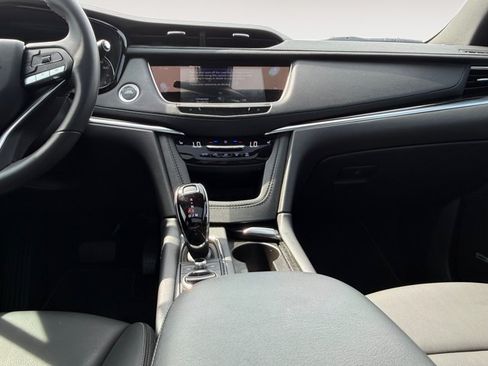 Used 2025 Cadillac XT6 Luxury FWD image 15