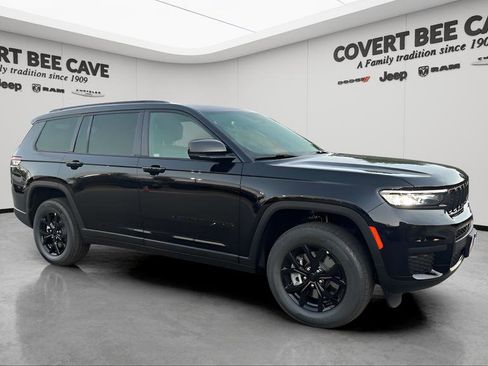 New 2025 Jeep Grand Cherokee L Altitude image 12