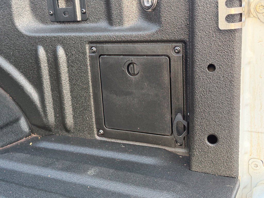 Used 2025 Ford F150 Raptor AWD/4WD image 16