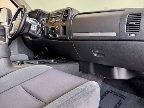 Used 2007 Chevrolet Silverado 2500 LT w/ EZ-Lift Tailgate Package image 11