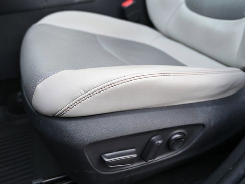 Used 2021 Toyota RAV4 Limited image 16