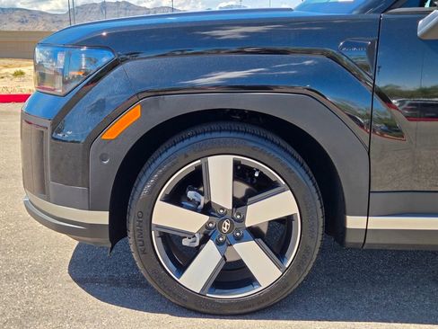 Used 2025 Hyundai Santa Fe Limited FWD image 7