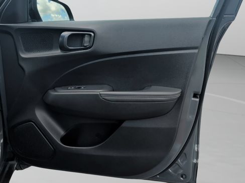 Used 2025 Hyundai Venue Limited FWD image 43