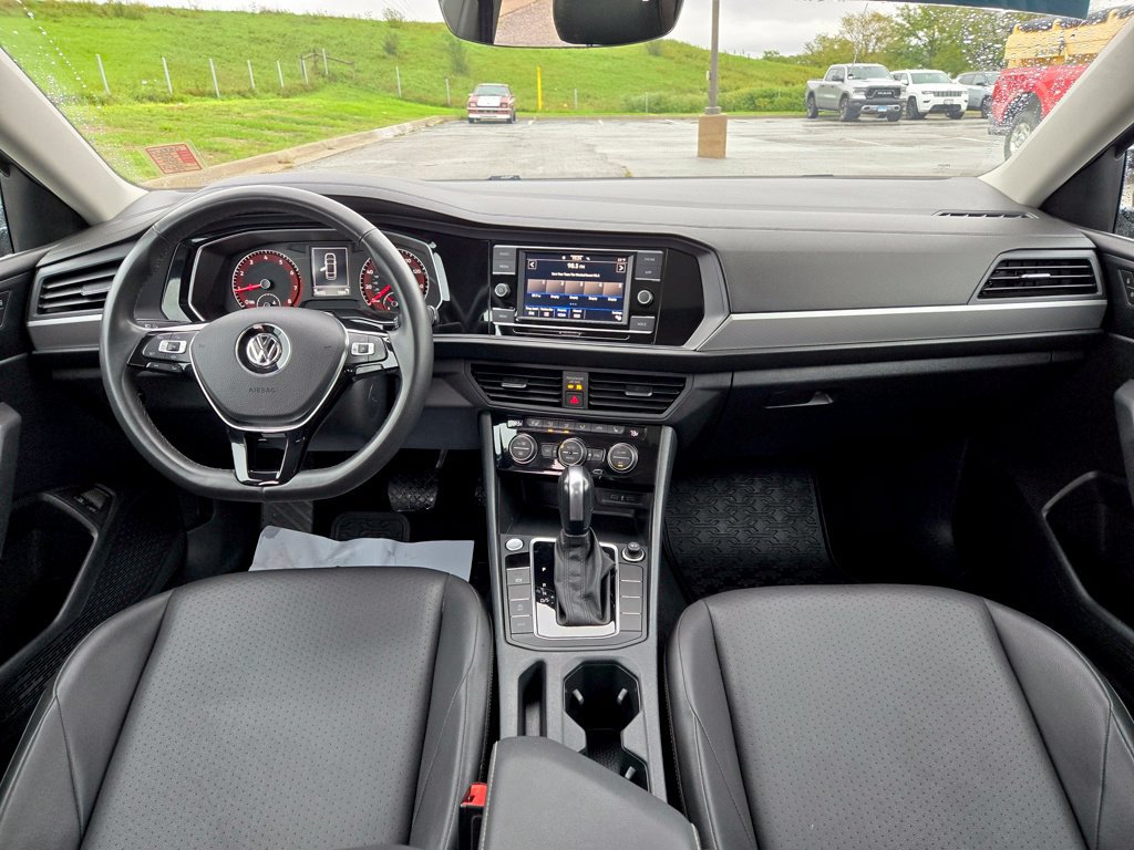 Used 2020 Volkswagen Jetta SE w/ SE Cold Weather Package FWD image 16