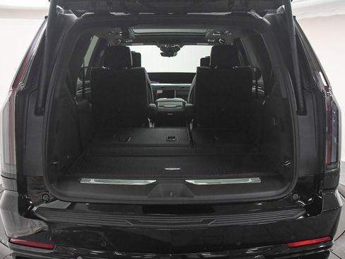 Used 2025 Cadillac Escalade V w/ LPO, ONYX Package image 9