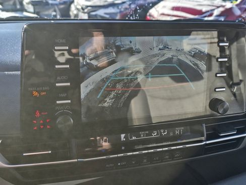 Certified 2024 Toyota Sienna LE image 28