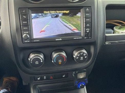 Used 2017 Jeep Patriot High Altitude FWD image 5