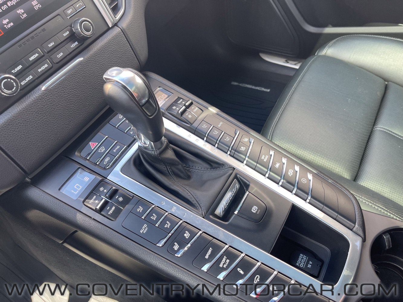 Used 2018 Porsche Macan GTS AWD/4WD image 27