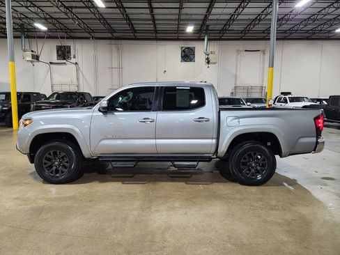 Used 2021 Toyota Tacoma SR5 RWD image 7