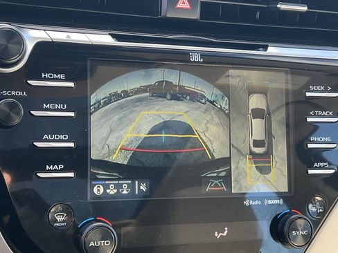 Used 2020 Toyota Camry XLE image 19