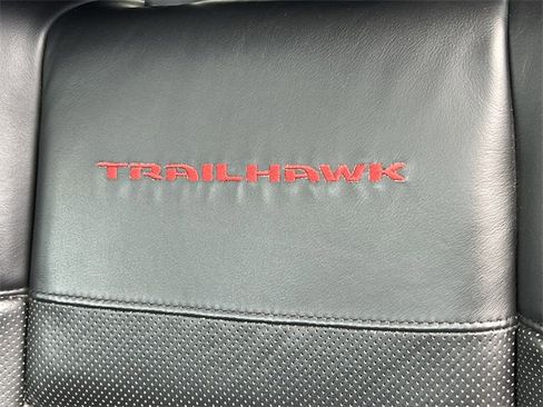 Used 2019 Jeep Grand Cherokee Trailhawk w/ Trailhawk Luxury Group image 17