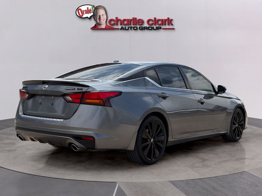 Used 2022 Nissan Altima 2.5 SR w/ Midnight Edition Package FWD image 5