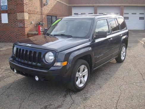Used 2014 Jeep Patriot Latitude FWD image 1