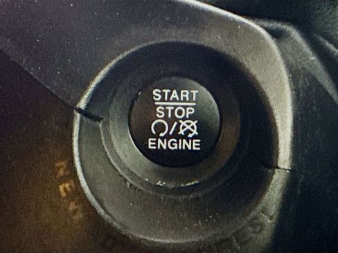 Used 2018 Jeep Renegade Sport w/ Power & Air Group image 16