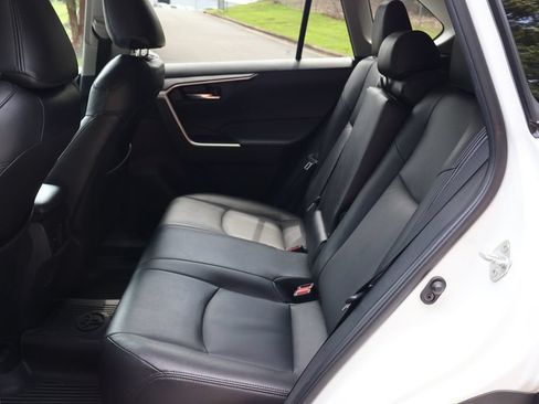 Used 2022 Toyota RAV4 XLE AWD/4WD image 17