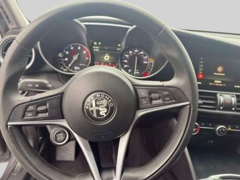 Used 2018 Alfa Romeo Giulia RWD image 7