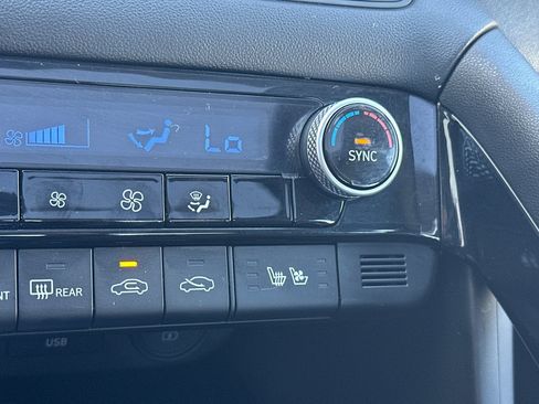 Used 2023 Hyundai Elantra Limited FWD image 29