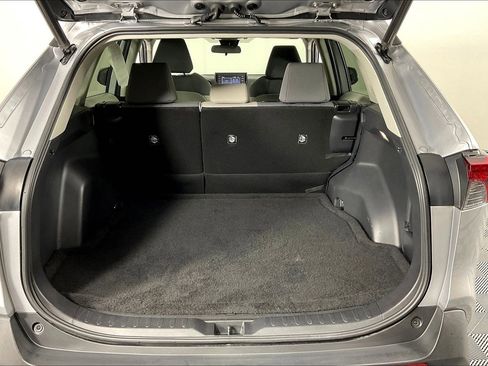 Used 2020 Toyota RAV4 XLE w/ Convenience Package FWD image 38