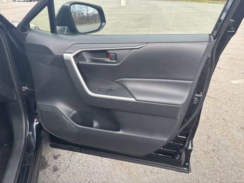 Used 2021 Toyota RAV4 SE w/ Weather & Moonroof Package image 10