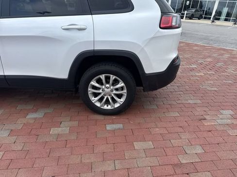 Used 2021 Jeep Cherokee Latitude FWD image 6