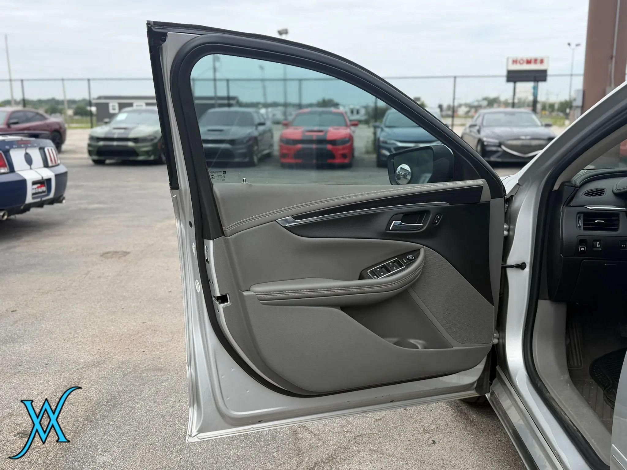 Used 2018 Chevrolet Impala LT w/ LT Convenience Package FWD image 9