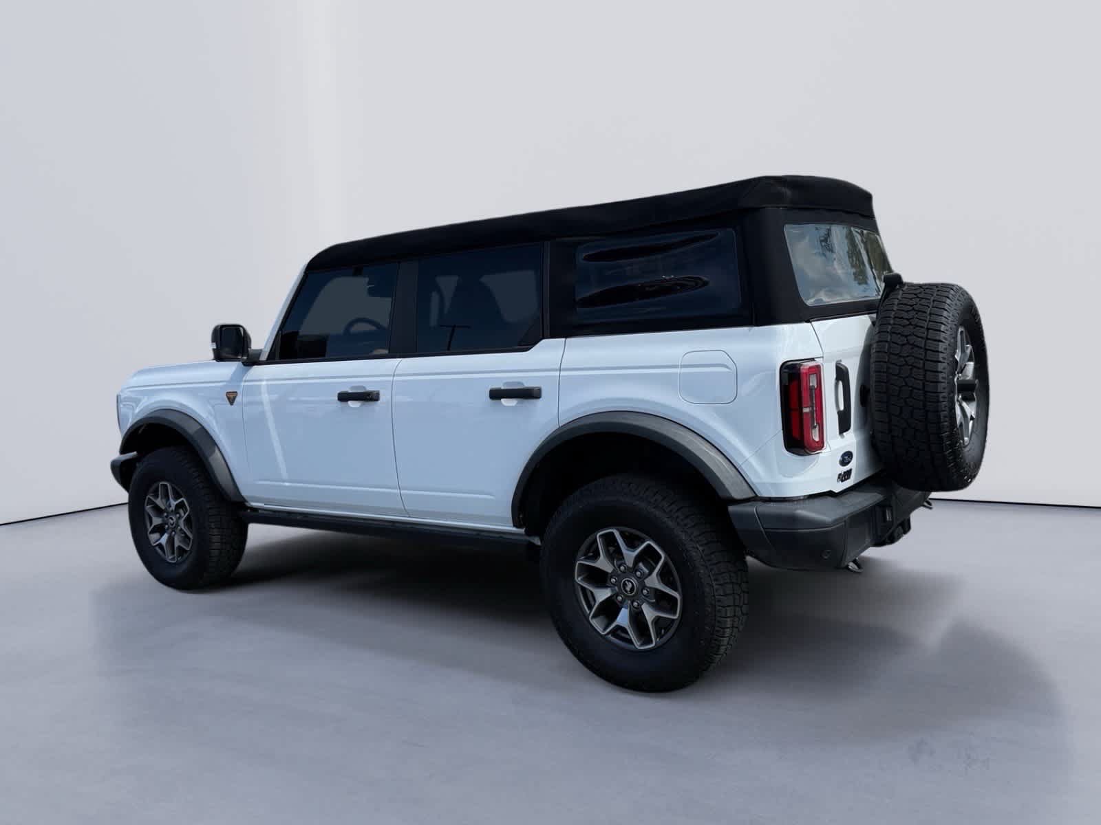 Used 2023 Ford Bronco Badlands AWD/4WD image 3