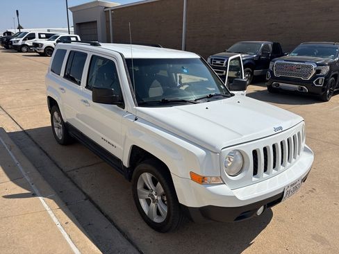 Used 2017 Jeep Patriot Latitude image 4