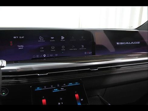 Used 2026 Cadillac Escalade Luxury AWD/4WD image 11