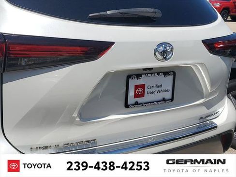 Certified 2024 Toyota Highlander Platinum FWD image 17