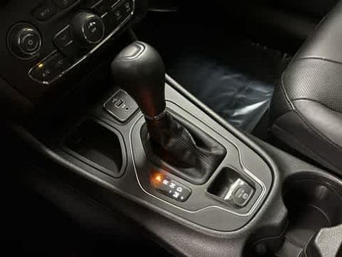 Used 2021 Jeep Cherokee Latitude Lux FWD image 21