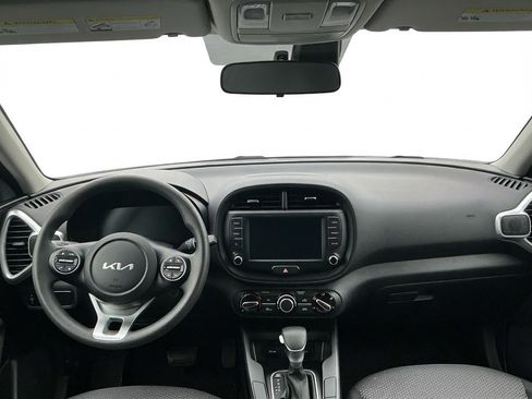 Used 2025 Kia Soul LX w/ LX Technology Package FWD image 9