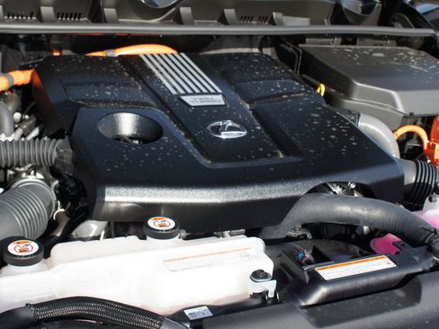 Used 2025 Lexus LX 700h Luxury image 29