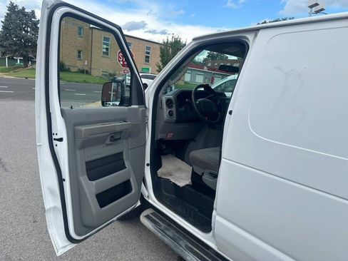 Used 2014 Ford E-250 and Econoline 250 w/ Power Group RWD image 9