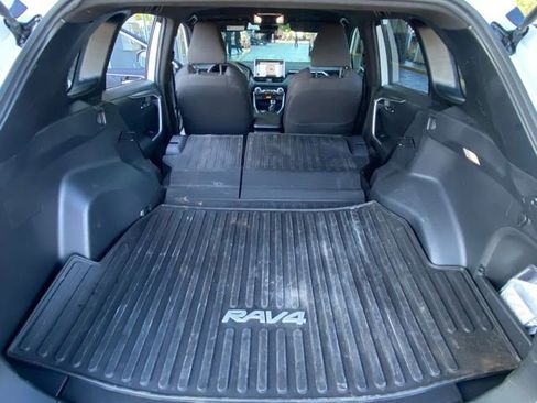 Used 2024 Toyota RAV4 SE image 28