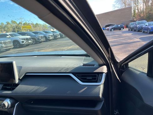 Used 2025 Toyota RAV4 LE image 33