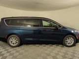 New 2025 Chrysler Pacifica Select image 3
