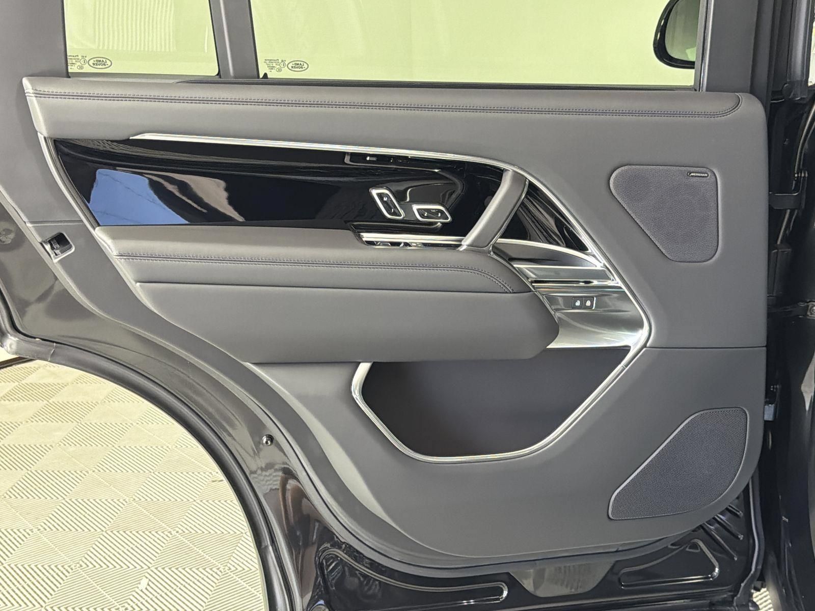 New 2026 Land Rover Range Rover Long Wheelbase SE AWD/4WD image 26