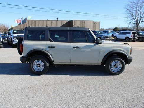 New 2025 Ford Bronco 4-Door image 3