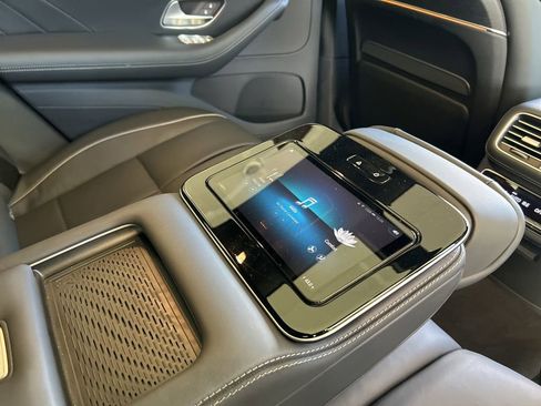 Used 2023 Mercedes-Benz Maybach GLS 600 4MATIC image 39