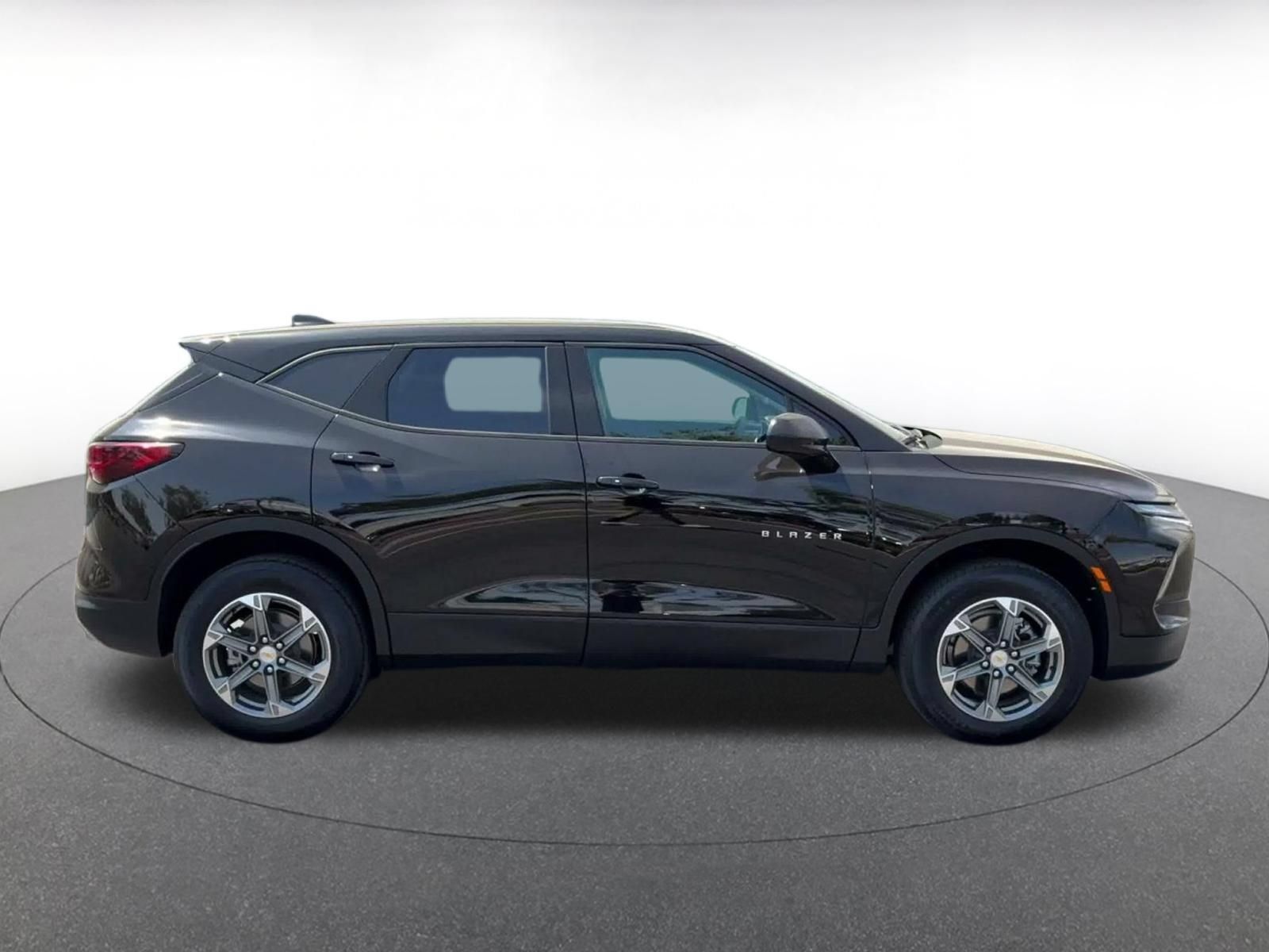 Used 2025 Chevrolet Blazer LT FWD image 15
