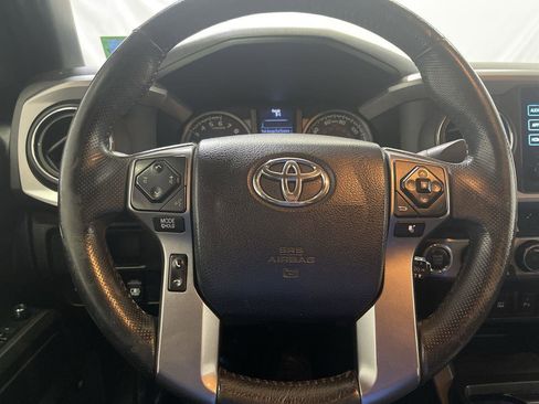 Used 2017 Toyota Tacoma Limited w/ Tow Package image 14