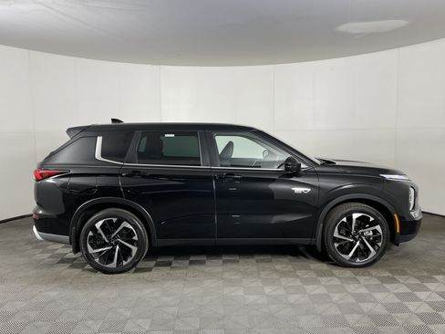 Used 2023 Mitsubishi Outlander SE image 5