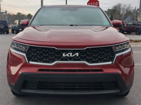Used 2022 Kia Sorento LX image 8
