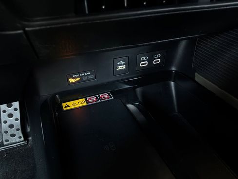 Used 2025 Toyota Camry SE FWD image 25