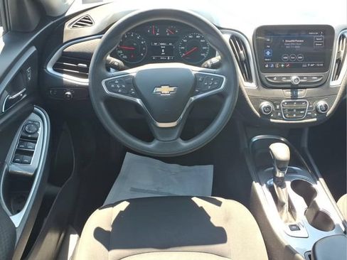 Used 2023 Chevrolet Malibu LT FWD image 4